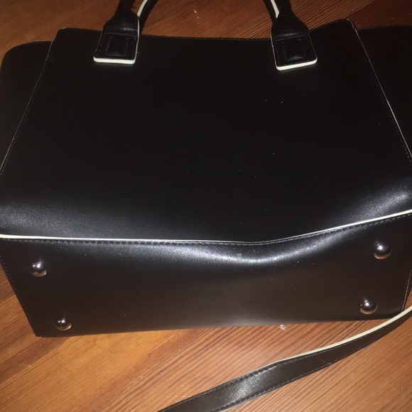 [vera Bradley] black leather - Picture 3 of 3